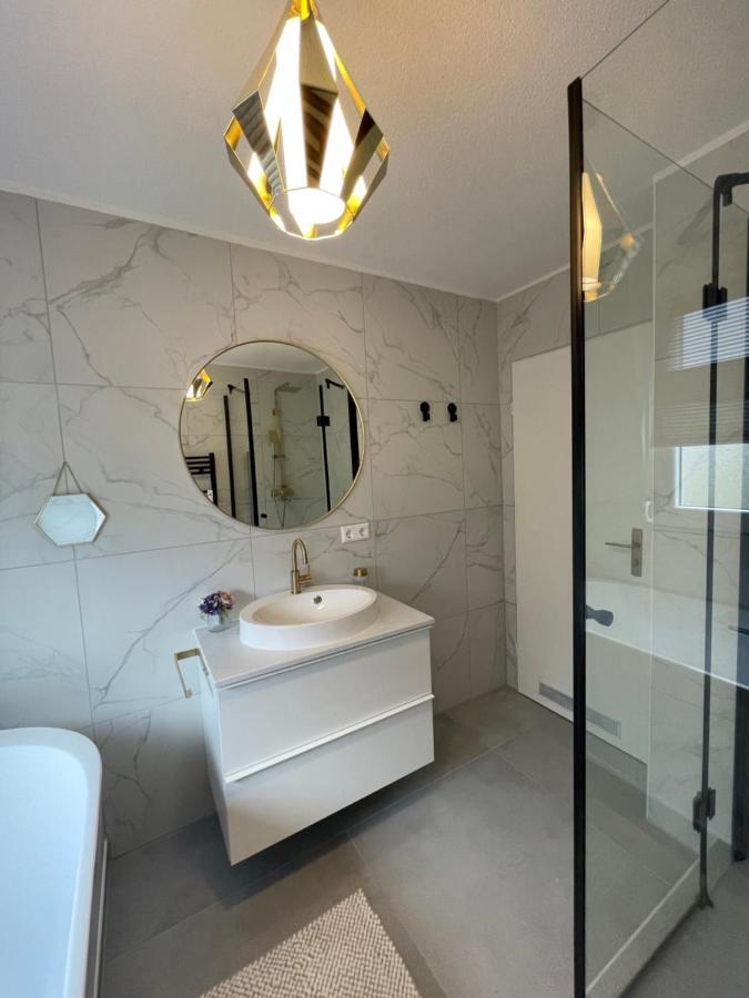 Luxus Apartment Am Fremersberg - Zentral - Mit Sauna & Badewanne バーデン＝バーデン エクステリア 写真