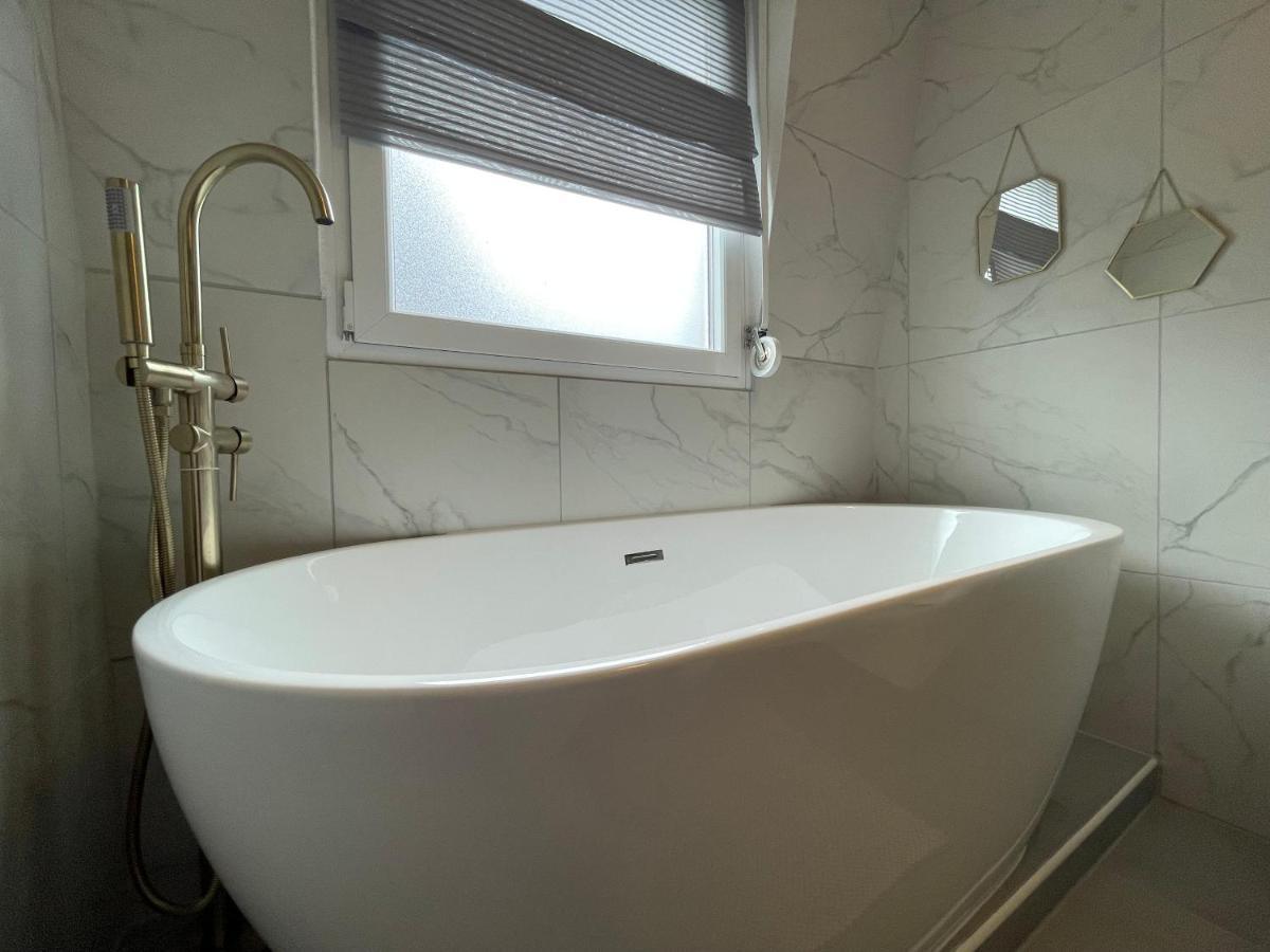 Luxus Apartment Am Fremersberg - Zentral - Mit Sauna & Badewanne バーデン＝バーデン エクステリア 写真